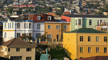 800px-On_the_Hill_Valparaiso_Valparaiso_Chile_3927311373.png